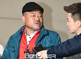 [BZ포토] 김흥국, 성폭행 혐의 적극 부인 "이상한 사람 아니다"