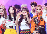 [BZ포토] 트와이스 쯔위-지효-정연, '왓 이즈 러브' 첫 1위 감격