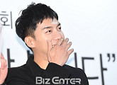 [BZ포토] 이승기, '잘생겼어요~' 칭찬에 숨길 수 없는 표정