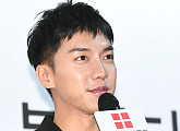 [BZ포토] 이승기, '불금은 팬들과 함께~'