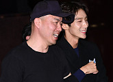 [BZ포토] 이준기, '감독님 무대로 연행 중~'