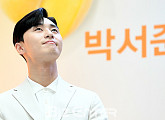 [BZ포토] 박서준, 팬들 바라보는 눈빛