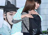 [BZ포토] 윤시윤, '팬과의 격한 포옹'
