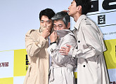 [BZ포토] 권상우-성동일-이광수, '트렌치 재킷 화보처럼'