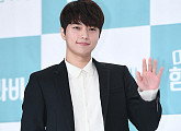[BZ포토] 김명수, '얼굴이 다했네~'
