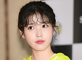 [BZ포토] 깊은 생각에 잠긴 아이유 '골똘~'