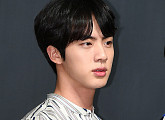 [BZ포토] 방탄소년단 진, 얼굴 닮아 하트도 잘생김