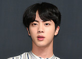 [BZ포토] 방탄소년단 진, '잘생김에 놀라지 말아요~'