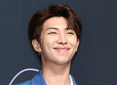 [BZ포토] 방탄소년단 RM, 반짝이는 꽃미소