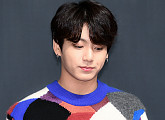 [BZ포토] 방탄소년단 정국, '입술 위 보조개 쏙~'