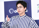 [BZ포토] 엑소 시우민, 똘똘이 안경쓰고 비주얼 엄지척