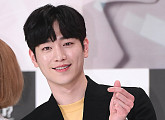 [BZ포토] 서강준, 얼굴 천재의 완벽한 하트