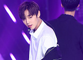 [BZ포토] 워너원 박지훈, 마성의 눈빛