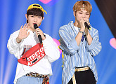 [BZ포토] 워너원 김재환-강다니엘, '워너블 집에 조심히 가요~'
