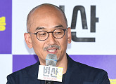 [BZ포토] '변산' 이준익 감독, "등에 식은 땀이 마르지 않아"