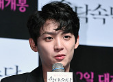 [BZ포토] '프듀2 출신' 김태민, 첫 영화 "감독님께 감사드려요~"
