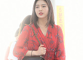 [BZ포토] 레드벨벳 조이, '햇살에 미모 반짝~'