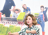 [BZ포토] '소비요정' 김숙, "농기계 사고 싶더라~"