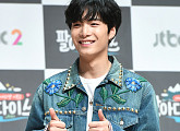 [BZ포토] 뉴이스트W JR, 빠져드는 미소