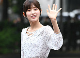 [BZ포토] 오마이걸 아린, '가녀린 손목으로 인사해'