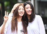 [BZ포토] 러블리즈 정예인-이미주, 자매처럼 닮은 미소