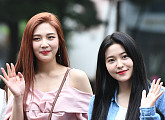 [BZ포토] 레드벨벳 조이-예리, '웃으면 예쁨 두 배~'