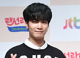 [BZ포토] 뉴이스트W JR, 종현이는 하트 요정