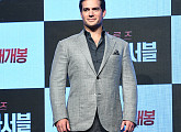 [BZ포토] 헨리 카빌, 남다른 풍채 '역시 슈퍼맨답네~'