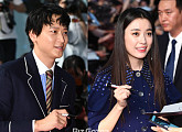 [BZ포토] 강동원-한효주, 열애설 이후 '인랑' 레드카펫에 시간차 등장