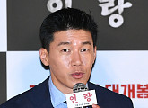 [BZ포토] 김무열, "엄청난 배우들과 함께 해... 현실감 없다"