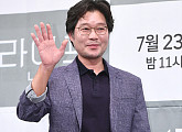 [BZ포토] 유재명, 여유로운 한류스타 손짓
