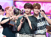 [BZ포토] 세븐틴 디노-준-민규, '우리가 1위'