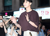 [BZ포토] 박서준, 비율까지 완벽해 '영준이 이녀석~'