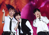 [BZ포토] 워너원 윤지성-하성운-김재환, '사랑한다고 소리쳐~'