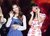[BZ포토] 트와이스 사나-모모, '미모에 물 올랐네~'