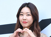 [BZ포토] 한혜진, '손하트도 자연스러운 사랑꾼'