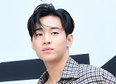 [BZ포토] 헨리, '나 오늘 좀 멋진 듯'