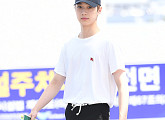 [BZ포토] 워너원 라이관린, '흰 티셔츠만 입어도 빛이나'