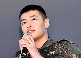 [BZ포토] 강하늘, 반짝 빛나는 무대 위 모습
