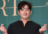 [BZ포토] 신화 이민우, '하트 하트'