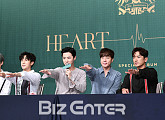 [BZ포토] '데뷔 20주년' 신화, 아이돌 단체 인사의 원조
