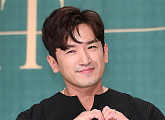 [BZ포토] 신화 이민우, '신화창조가 원한다면 언제나 귀엽게'