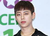 [BZ포토] B.A.P 대현, '시크미 철철 손하트'