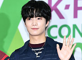 [BZ포토] 뉴이스트W JR, '멜빵 입고 귀여움 UP'