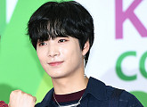 [BZ포토] 뉴이스트W JR, '신인으로 돌아간 인사법'