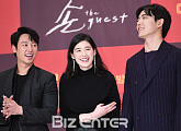 [BZ포토] '손 the guest' 김동욱-정은채-김재욱, '화기애애한 분위기'