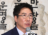 [BZ포토] '명당' 박희곤 감독, "배우들 고생을 많이 한 것 같다"