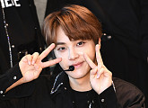 [BZ포토] 더보이즈 주학년, '귀엽게 브이'