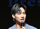 [BZ포토] 갓세븐(GOT7) JB, '음악 얘기는 진지하게'