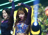 [BZ포토] 오마이걸 유아, 파워풀한 댄스